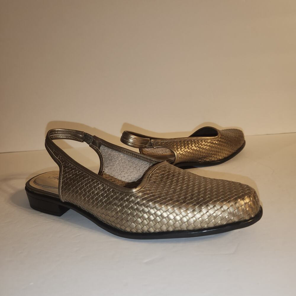TROTTERS Meredith Slingback Womens 10M Champagne Gold Woven Leather T7505-041